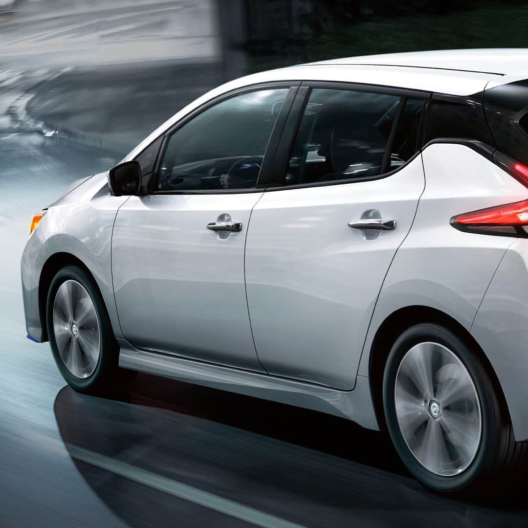 Nissan USA Official Instagram accountのインスタグラム：「Handle with flair. #NissanLEAF #ElectricVehicle」