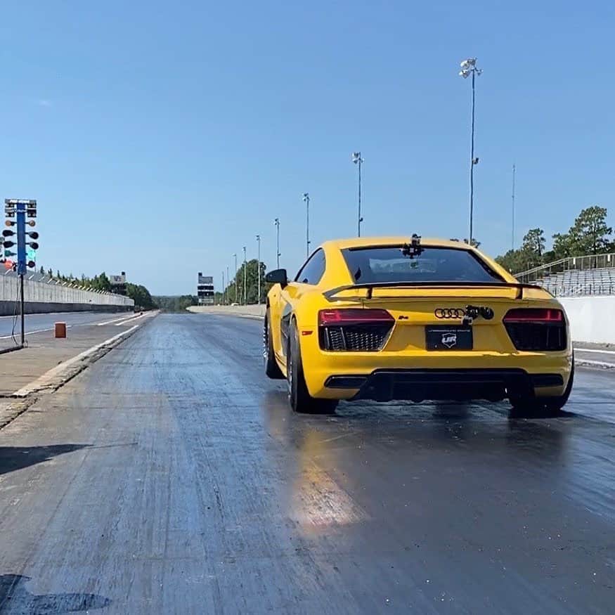CARLiFESTYLEさんのインスタグラム写真 - (CARLiFESTYLEInstagram)「Guess how much HP this R8 has! @underground_racing @drag965 #carlifestyle」10月2日 0時30分 - carlifestyle