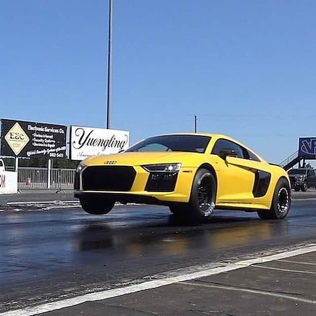 CARLiFESTYLEさんのインスタグラム写真 - (CARLiFESTYLEInstagram)「Guess how much HP this R8 has! @underground_racing @drag965 #carlifestyle」10月2日 0時30分 - carlifestyle