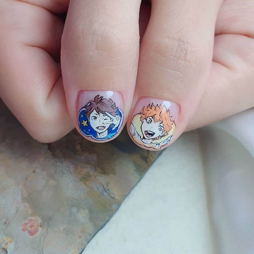 Yingさんのインスタグラム写真 - (YingInstagram)「I used PREGEL Art Liner gels 😍 Also painted the character heads in advance on TSUMEKIRA Plain Sheet and then transferred them to my customer's nail to save her time.   Items can be purchased at @nailwonderlandsg 🤗 . . . 🛒 www.nailwonderland.com⁣⁣ 📍20A Penhas Road, Singapore 208184⁣⁣ (5 minutes walk from Lavender MRT)⁣⁣ .  I am currently only able to take bookings from my existing pool of customers. If I have slots available for new customers, I will post them on my IG stories. Thank you to everyone who likes my work 🙏 if you need your nails done, please consider booking other artists at @thenailartelier instead ❤  #ネイルデザイン  #ネイルアート #ネイル #ジェルネイル #nailart #네일아트 #pregel #プリジェル #nails #gelnails #sgnailsalon #haikyuu」10月2日 0時45分 - nailartexpress