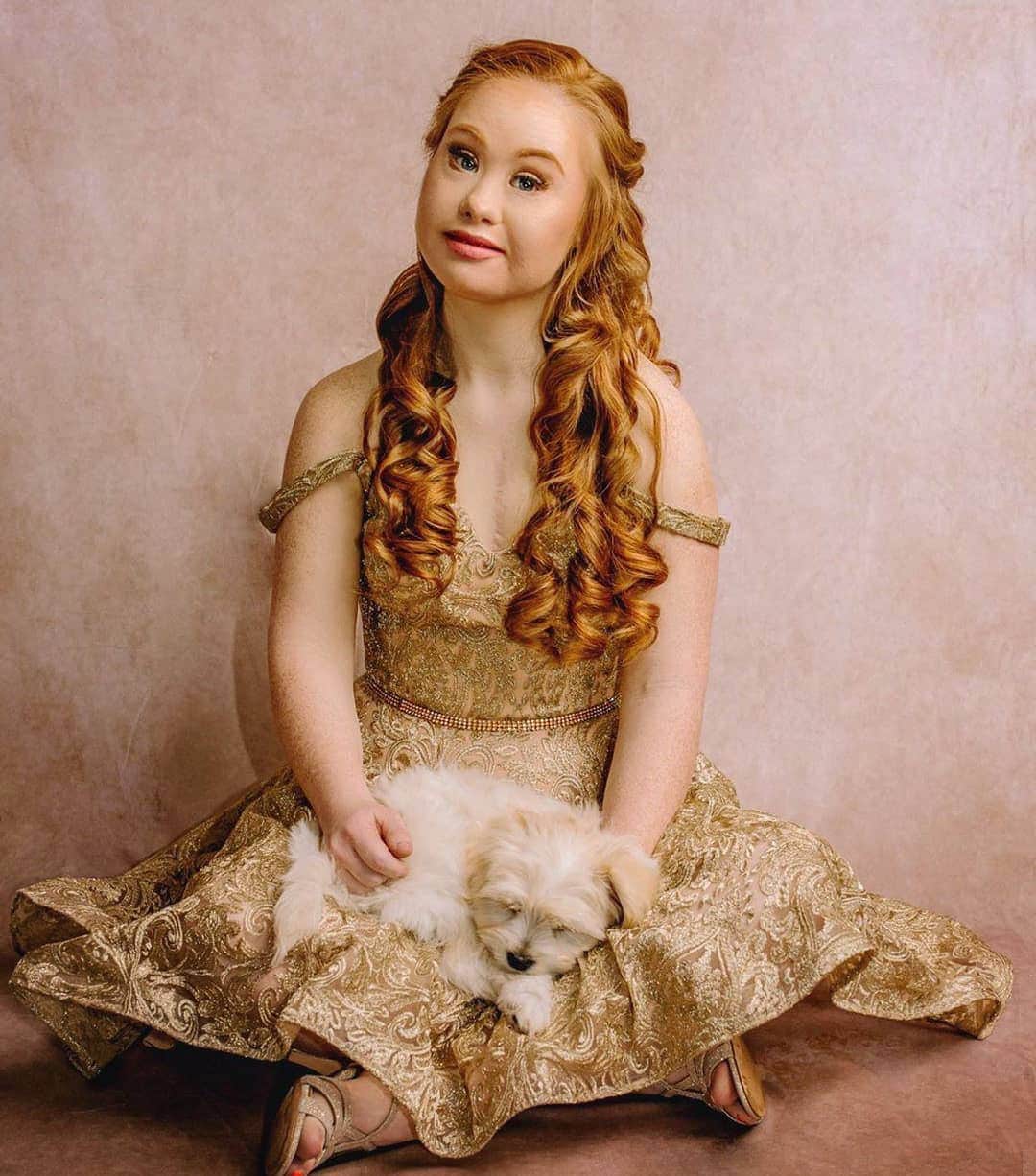 マデリン・スチュアートのインスタグラム：「With my beautiful @lollypopmaltese  Wearing @promgirlxo  Photo by @magicmomentsbymichele  Hmua @ritamakeupartist  Styled by @rosannestuart」
