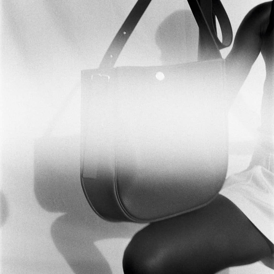 のインスタグラム：「Time for sensitivity.  Watch the Women’s Spring-Summer 2021 show here, on Saturday, October 3 at 3pm, Paris time.  #Liveshow #SpringSummer2021 #Hermes #HermesFemme」