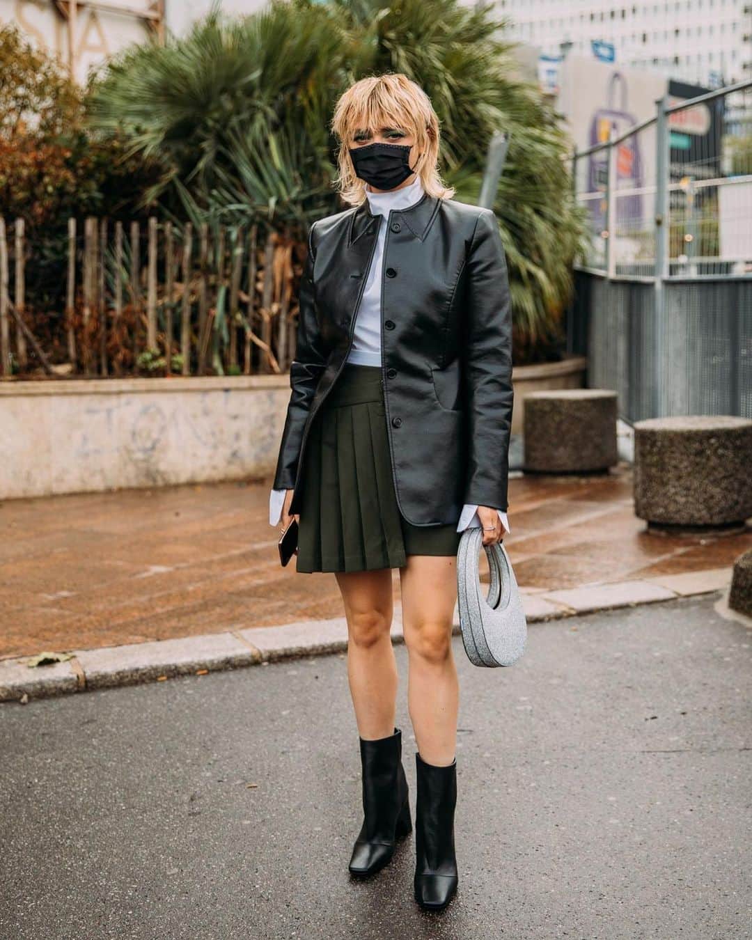 メイジー・ウィリアムズのインスタグラム：「i’m working, bitch 😌 @coperni」