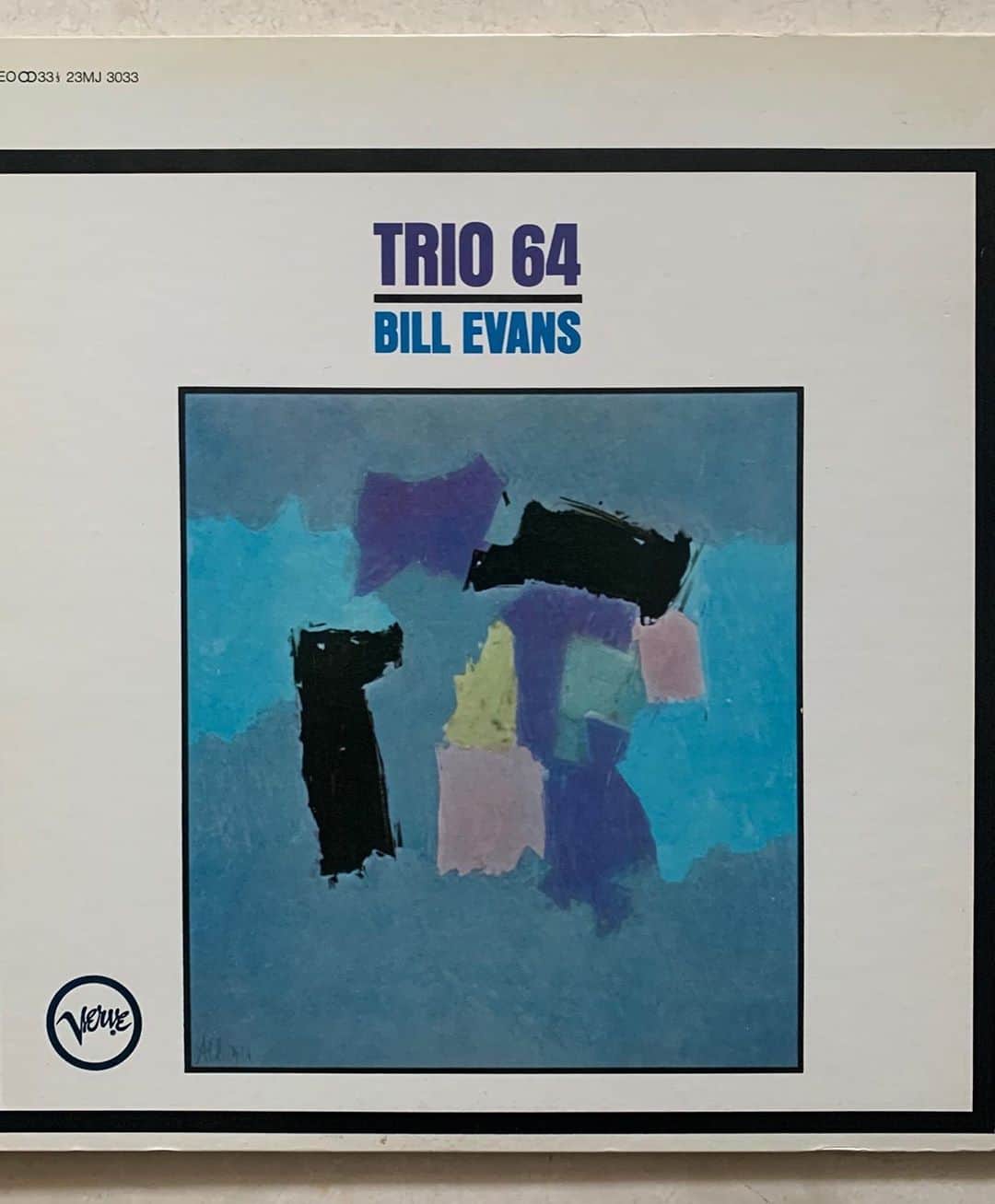 ハンツマンさんのインスタグラム写真 - (ハンツマンInstagram)「In this week's playlist, @johnnyaallen pays tribute to the jazz double bassist Gary Peacock who died earlier this month. "His work over the last 50 years has been with the finest jazz musicians in the idiom whether avant-garde or Straight-ahead." Enjoy now on Spotify via the link in bio or on Instagram stories, and tell us your favourite tracks  #HuntsmanJazz #Jazz #huntsmansavilerow #huntsmannewyork #savilerow #spotify #jazzmusic」10月2日 0時59分 - huntsmansavilerow