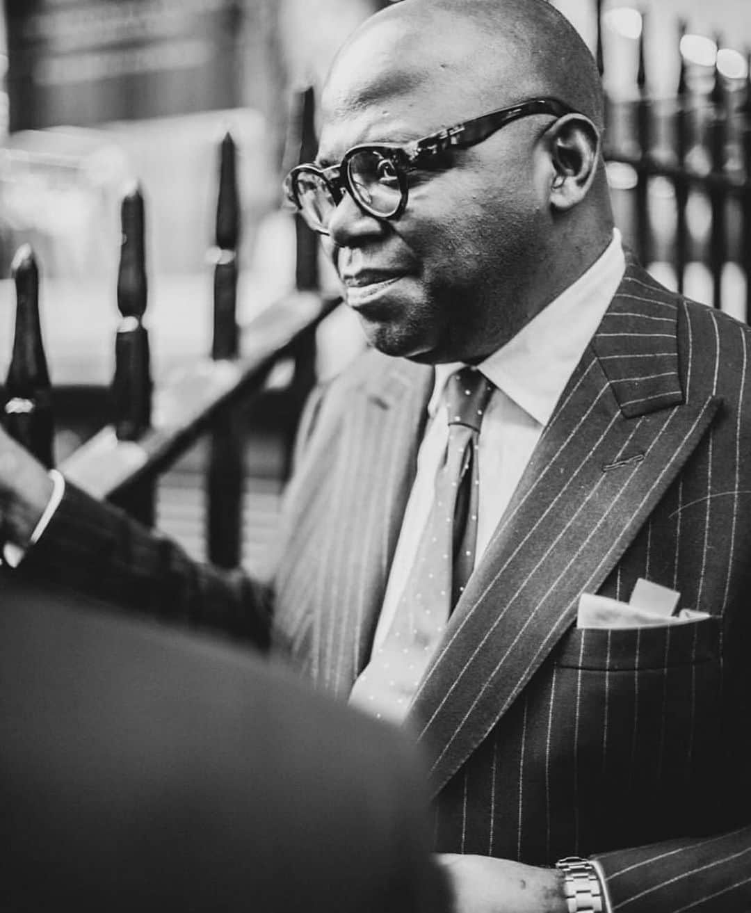 のインスタグラム：「In this week's playlist, @johnnyaallen pays tribute to the jazz double bassist Gary Peacock who died earlier this month. "His work over the last 50 years has been with the finest jazz musicians in the idiom whether avant-garde or Straight-ahead." Enjoy now on Spotify via the link in bio or on Instagram stories, and tell us your favourite tracks  #HuntsmanJazz #Jazz #huntsmansavilerow #huntsmannewyork #savilerow #spotify #jazzmusic」