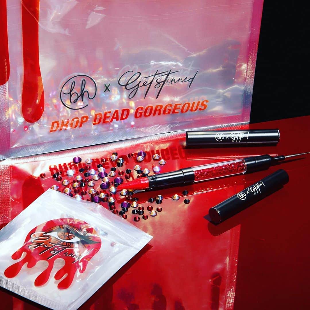 BH Cosmeticsさんのインスタグラム写真 - (BH CosmeticsInstagram)「Sinfully sparkly ✨ Get a hit of killer gemstone shimmer with our *JUST DROPPED* @getstonned #dropdeadgorgeous Gem Set - a custom matte black applicator plus over 75 stones in four varieties:  💎 Potion: large fuschia stones with brooding black shadows 💎 Blood Red: small crimson stones 💎 Cauldron: small true black stones 💎 Witch-y: medium stones with a tempting mix of teal, blue, purple and gold reflects  These bbs are limited edition so get 'em quick! #getstonned #bhcosmetics」10月2日 1時03分 - bhcosmetics