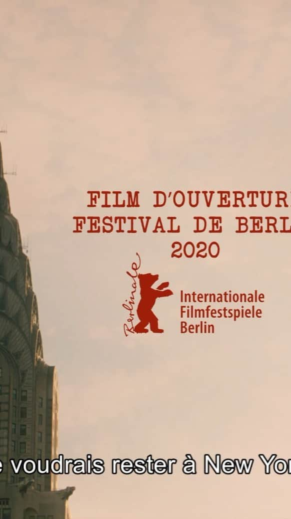 ヤニック・トゥルースデールのインスタグラム：「We’ve got lucky enough to open the Berlin film festival with this lovely movie right before the pandemic started. Based on the beautiful memoir by @joannarakoff and directed by Philippe Falardeau, this is a heart felt story of a girl pursuing her dream of becoming a writer. The movie will bring you back in the 90’s when cell phones weren’t an addiction and people actually took the time to read.  Hopefully opening in theaters in November! 🙏🏻」