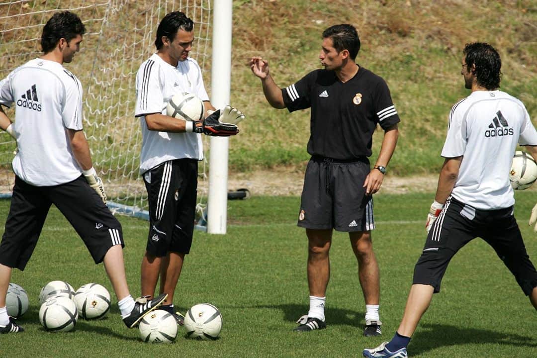 ジョルディ・コディーナのインスタグラム：「Que dices @emilioalvarezcoach ?! 😂😂😂 D’Artagnan y los tres mosqueteros.... @diegolopezofficial #cobeño #tbt」