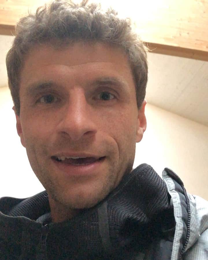 トーマス・ミュラーのインスタグラム：「Live video from the @championsleague awards season 19/20 🔥🎥🔥🎥🥕🥕🥕 #itwasafcbayernshow #congratsboys #carrotsforlife #habedieehre」