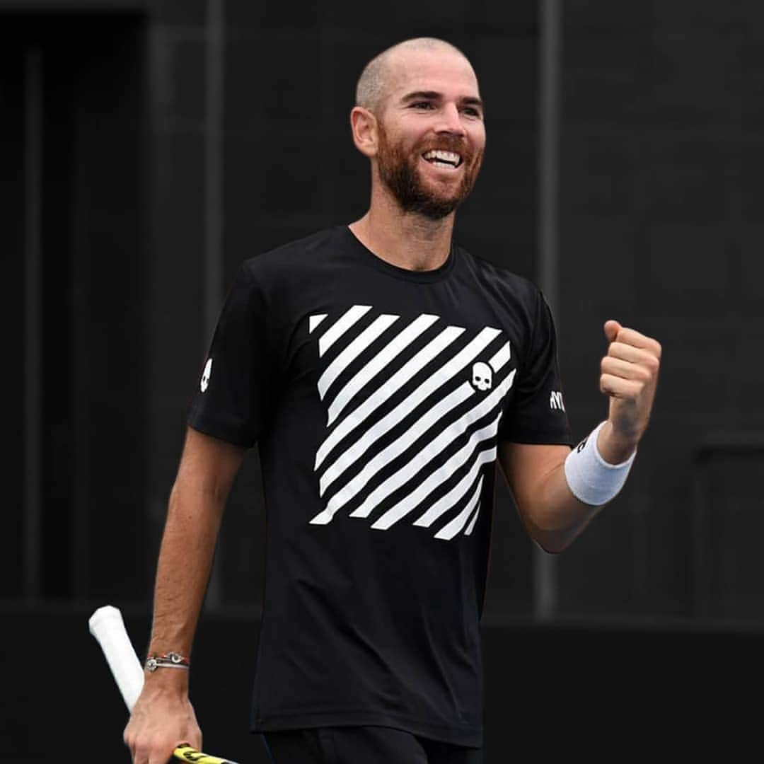 ハイドロゲンさんのインスタグラム写真 - (ハイドロゲンInstagram)「Read between the lines, style on court is just HYDROGEN! Shop TECH OPTICAL TEE  now at 30%off, shop at hydrogen.it ​ 📸 @adrianmannarino  📍 @usopen ​ ​#hydrogen #luxurysportswear #hydrogentennis #thebrandoftheskull #doitbetter #tennis #mantennis #mancollection #doitbetter」10月2日 1時20分 - hydrogen_official