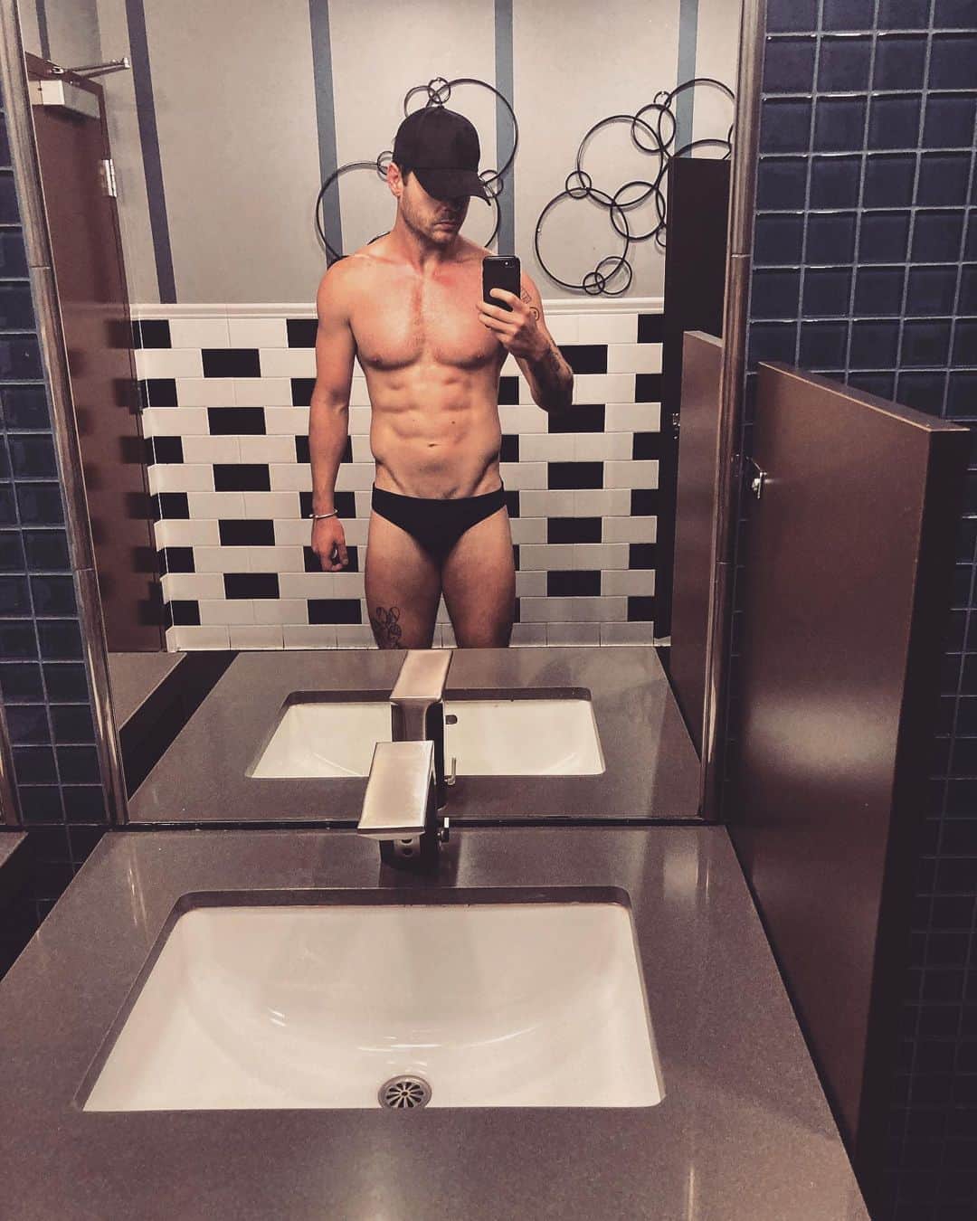 レオン・エルスのインスタグラム：「Goodbye Summer👋」