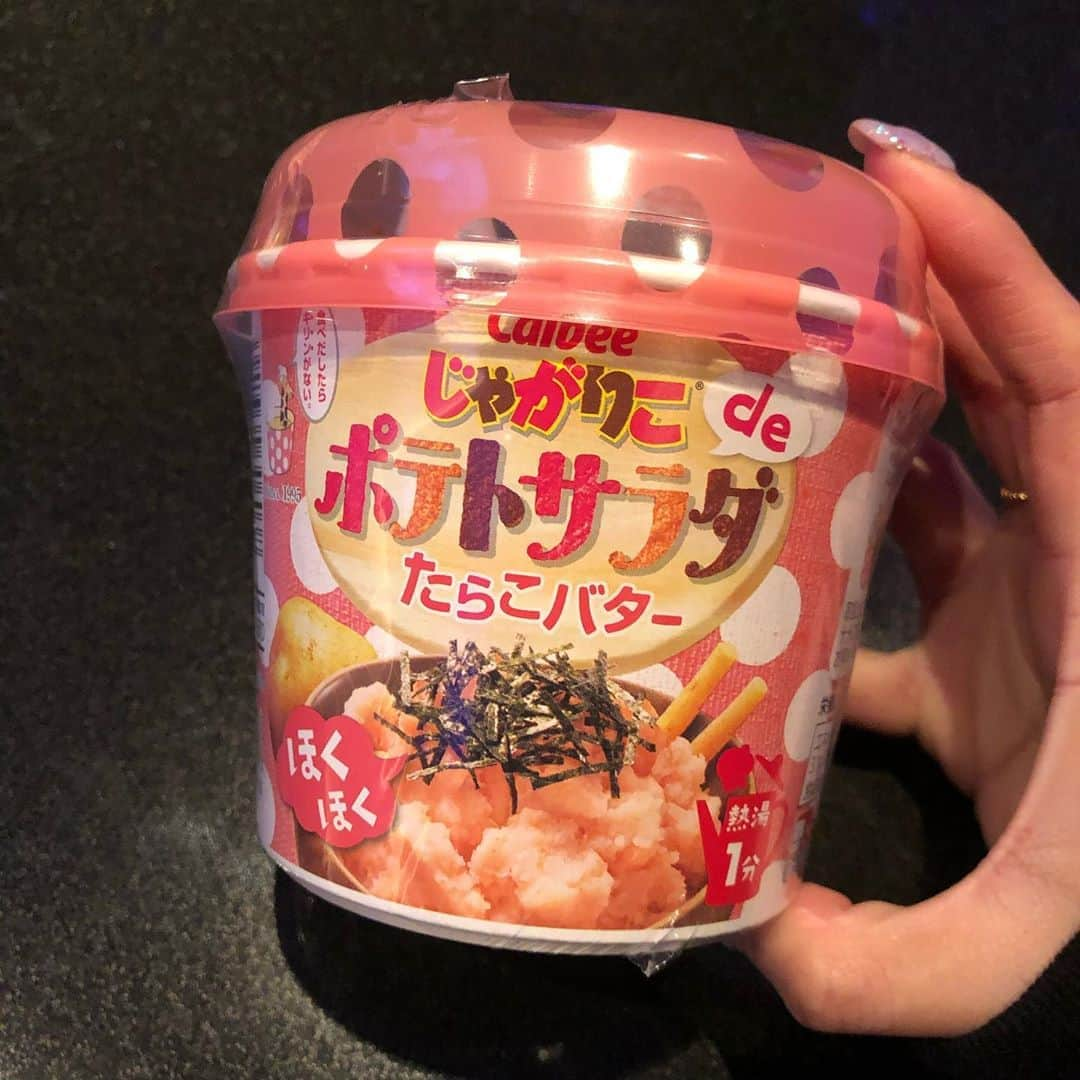 青山愛菜さんのインスタグラム写真 - (青山愛菜Instagram)「#わしのじゃがりこ #じゃがりこdeポテトサラダ  #たらこバター　#たらこバター味 #じゃがりこ #今日のじゃがりこ」10月2日 1時22分 - ainamnsl