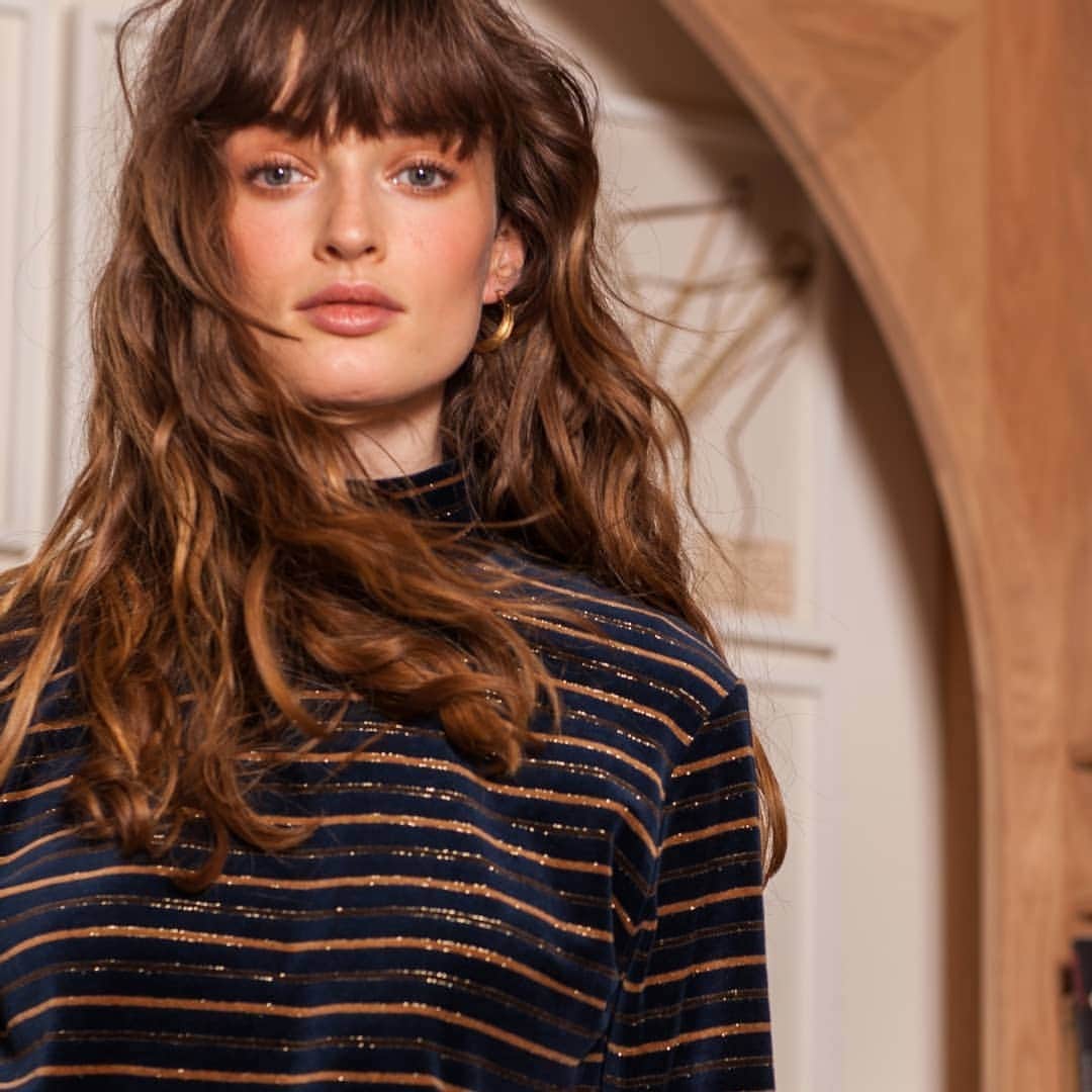 ベンシモンのインスタグラム：「Week-end J-1 ! ​...Quelqu'un a dit week-end ? 👀  ​Ça tombe bien ici on a déjà commencé à enfiler nos sweats ! ​🇬🇧 Did someone say weekend?  Good thing we'd already started putting on our sweaters! ​#bensimon #mode #fashion  ​」