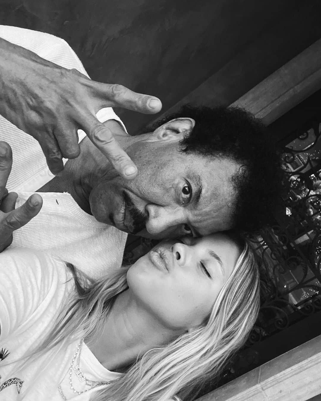 ソフィア・リッチーのインスタグラム：「@nicolerichie has an art class 🕊」