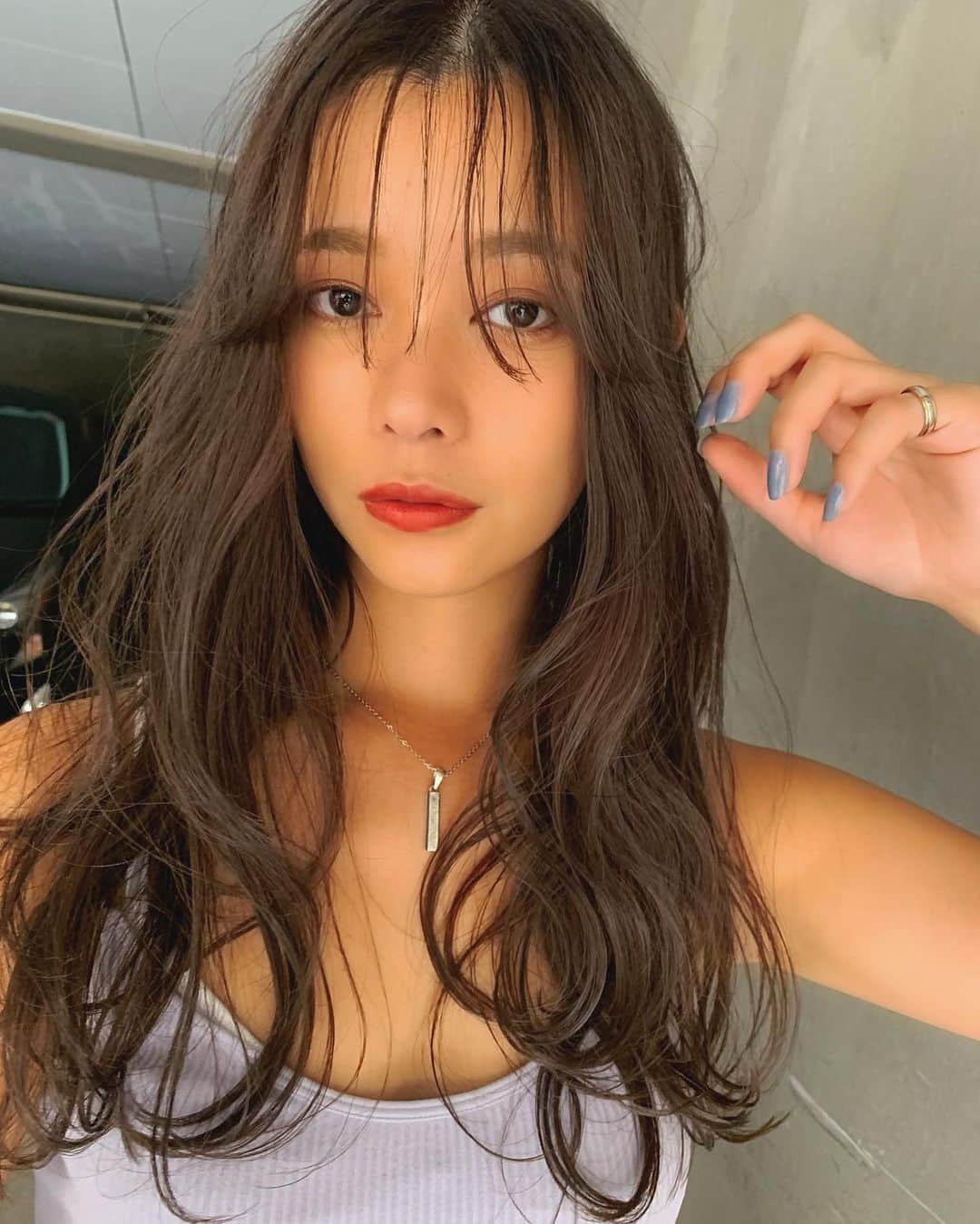松林彩のインスタグラム：「今日も一日頑張った♫ 明日頑張れば土日や💪 秋服の買い物をとてもしたい💭 今週行けるかな〜？💭  #サロモ #サロンモデル #ロングヘア#ヘアアレンジ #アッシュカラー #ラベンダーアッシュ #撮影 #撮影モデル #f4f #hair #hairstyle #haircolor #makeup #coordinate #fashion #instafashion  #hair #ootd #girl　#girls #love #follow #me #like4like」