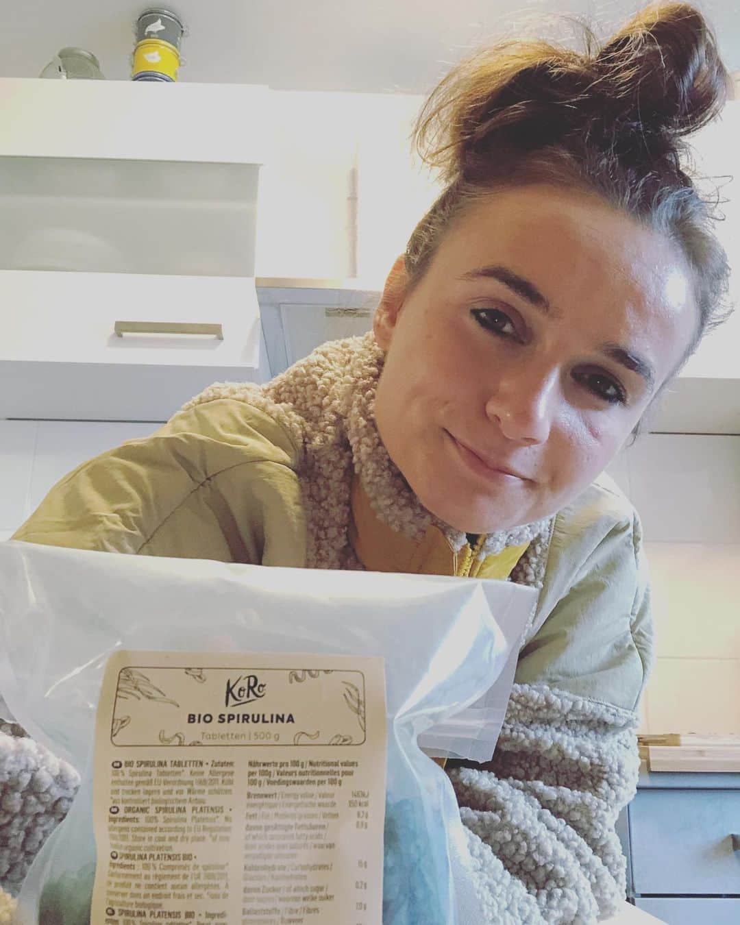 Lina Magullのインスタグラム：「Obacht! Eine gesunde Nährstoffbombe aus dem Sortiment von @koro_de. SpiruLINA. Allein der Name macht’s recht interessant 😜 #healthyshit #spirulina #bio #koro #codeMAGULL #immerhin5% 😉」