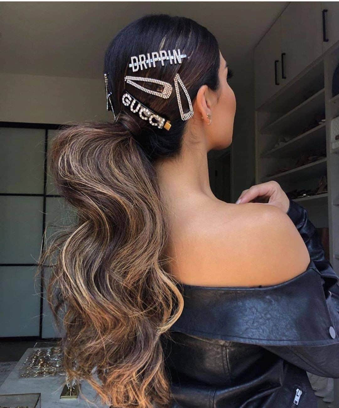 ghd hairさんのインスタグラム写真 - (ghd hairInstagram)「Yeah we've got WAP 👉  Waves And Pins   ✨  @natalieannehair #ghd #ghdhairpro #hairstyles #hairgoals #humpdayvibes #humpdayhair #autumnalhair #autumnhair #brunettehair #hairinspo #hairinspiration #waves #hairaccessories #hairpins #hairstyles」10月2日 2時09分 - ghdhair