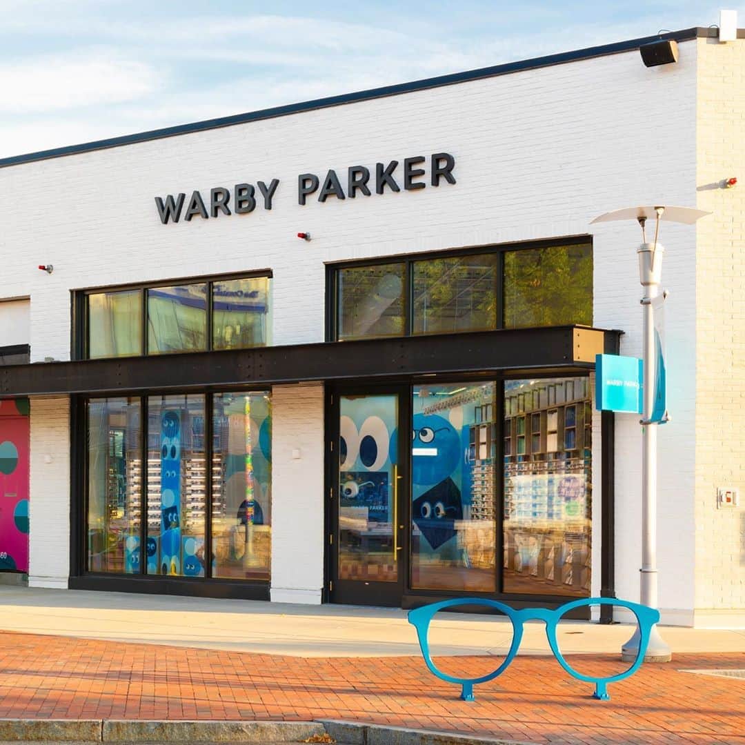 Warby Parkerのインスタグラム：「🚨New stores alert 🚨 We’ve opened 6️⃣ new stores, all with enhanced safety measures in place 👍 Need a new prescription? You’re in luck! We’ll be offering comprehensive eye exams (some with an independent optometrist) at the new locations below ⬇️:  📍Chestnut Hill, MA - @shopthestreet 📍Skokie, IL - @westfieldoldorchard 📍Houston, TX - @citycentrehou 📍Louisville, KY - @oxmoorcenter 📍Scottsdale, AZ - @scottsdalefashionsquare 📍Boulder, CO - @twentyninthstreetmall  Learn more about the new locations and our stores’ modified operations and safety procedures with the link in our bio!」
