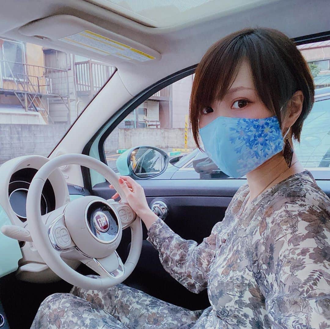 関口愛美さんのインスタグラム写真 - (関口愛美Instagram)「🚙✨ FIAT500ともっと素敵な写真撮りたいなと思いつつ、写真撮れるタイミングが出先の駐車場になりがち🤔  #fiat #fiat500 #myfirstfiat #drive #mask #フィアット #チンクエチェント #mycar #愛車 #愛車のある風景 #愛車と私 #selfie」10月2日 2時20分 - sekiguchiaimi