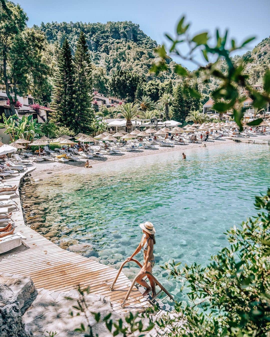Izkizのインスタグラム：「So happy to be back at @Hillsidebeachclub it’s somewhere I really look forward to visiting every year. Love everything about this place, the nature, food, good vibes and the warm & friendly staff. Never wanna leave 💙」