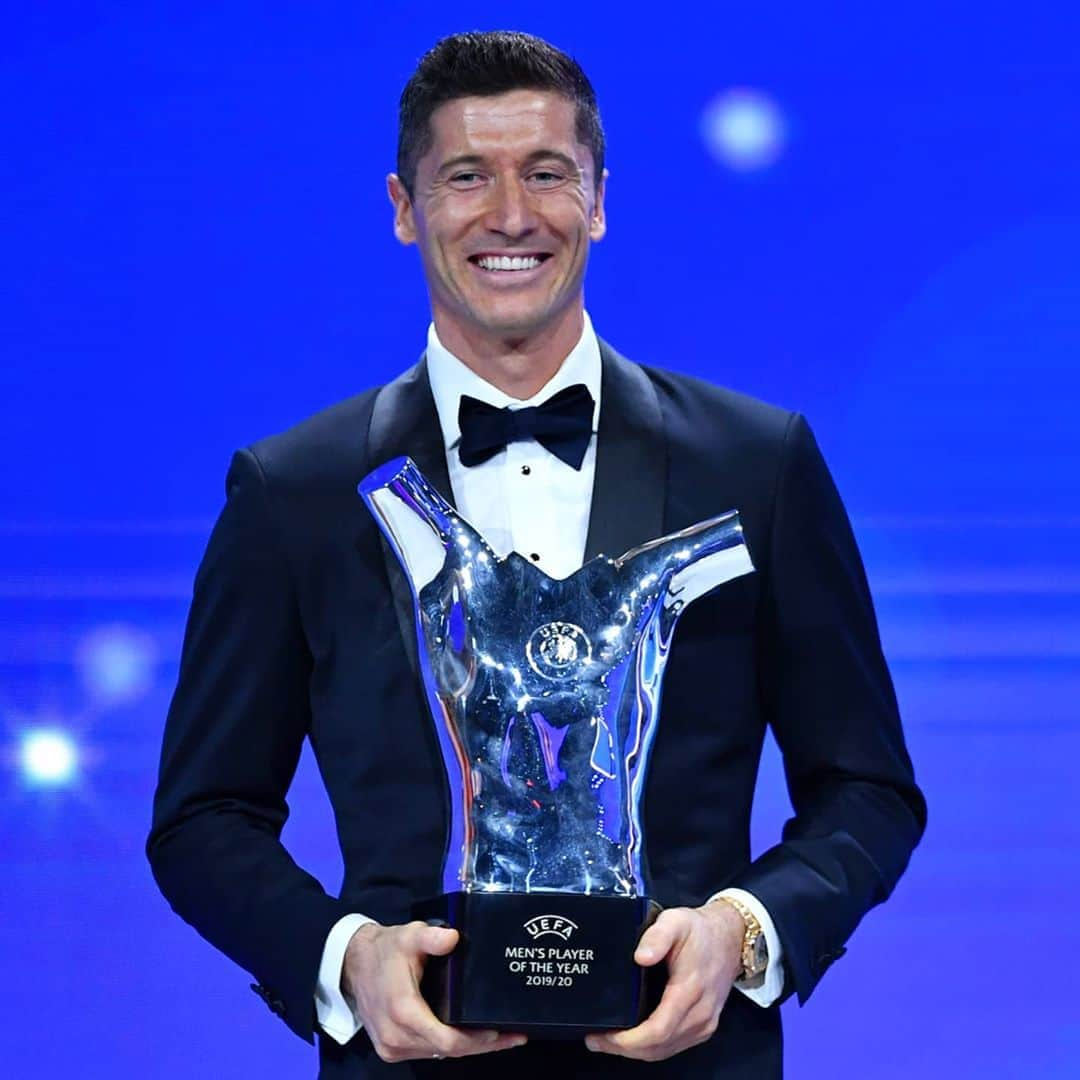 UEFAチャンピオンズリーグさんのインスタグラム写真 - (UEFAチャンピオンズリーグInstagram)「This guy 💪  Lewy's incredible 19/20 getting the recognition it deserves ♥️  #UEFAawards」10月2日 2時25分 - championsleague