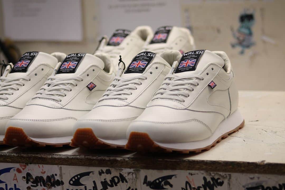 ウォルシュのインスタグラム：「Coming Tomorrow to Walsh - The Horwich Off White 👀 . . . #normanwalshuk #normanwalsh #britishmanufacturing #madeinbritain #ukmfg #shoes #footwear #sneakers」