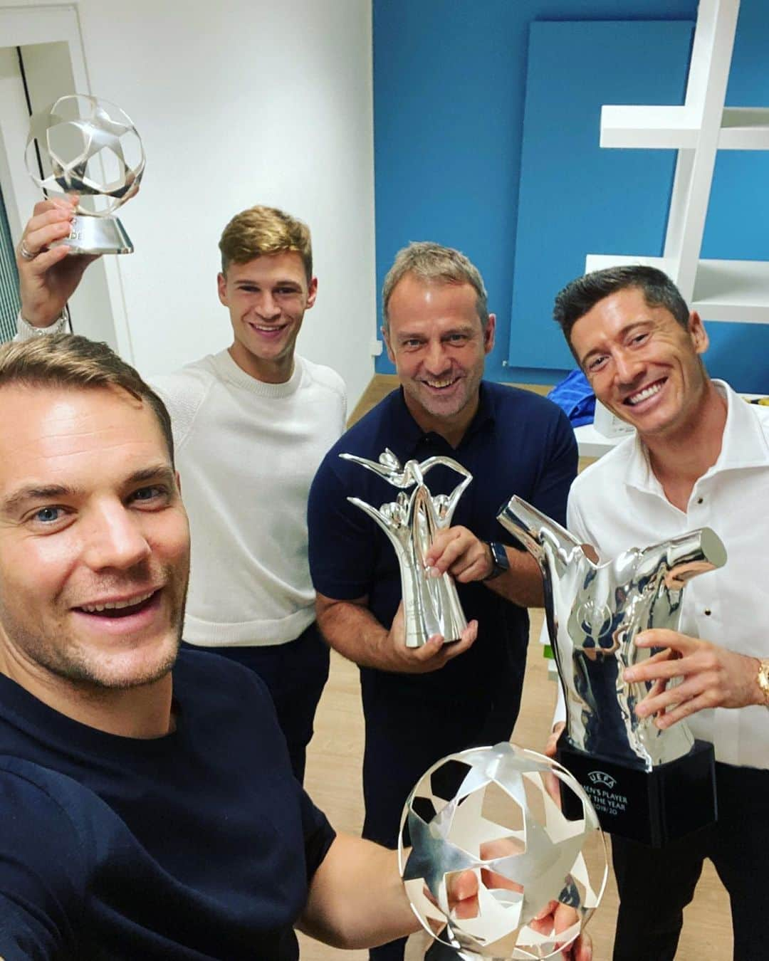 バイエルン・ミュンヘンさんのインスタグラム写真 - (バイエルン・ミュンヘンInstagram)「🤳 🥇🥇🥇🥇 #MiaSanMia」10月2日 2時35分 - fcbayern