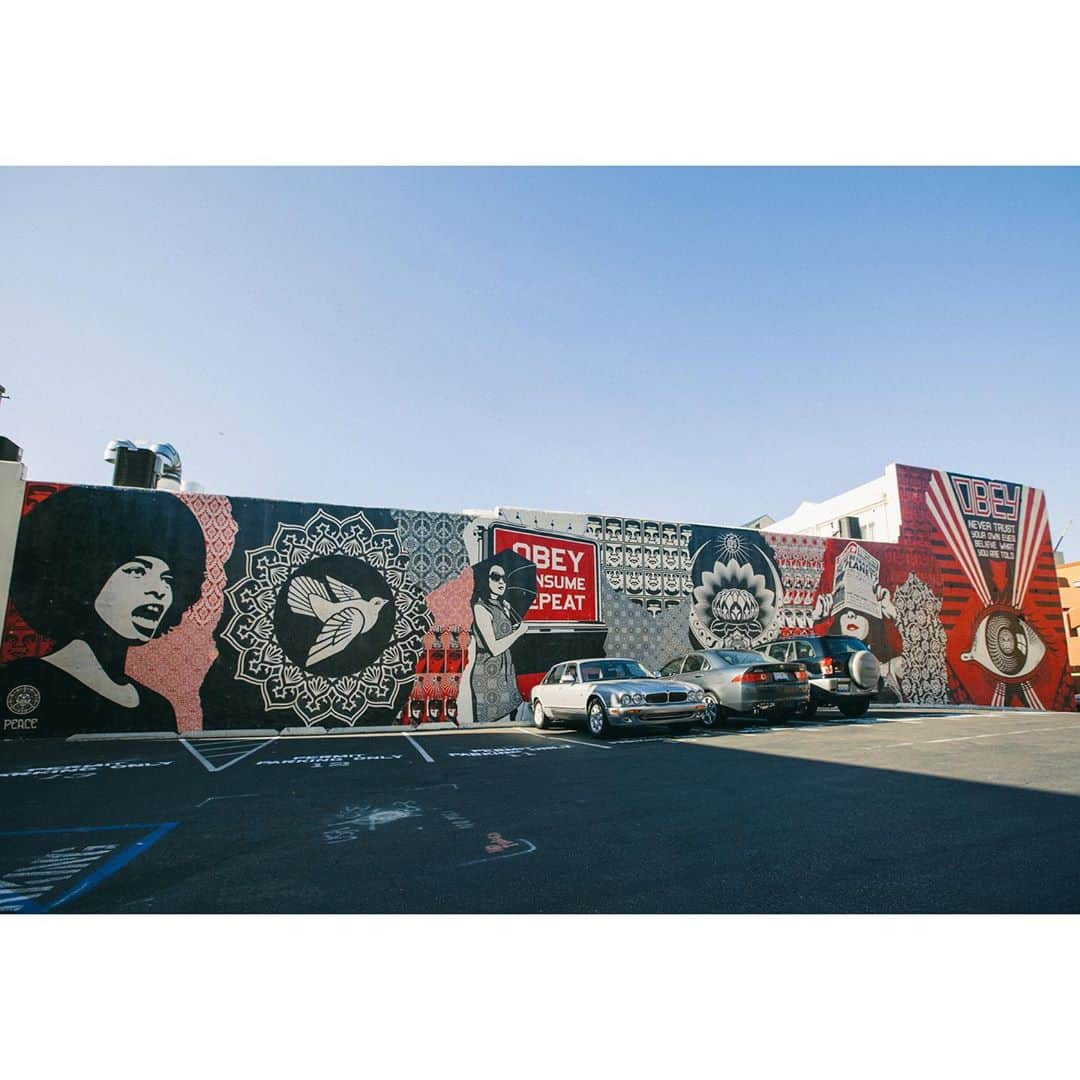 Shepard Faireyさんのインスタグラム写真 - (Shepard FaireyInstagram)「The crew and I went down to San Diego in 2010 to work on some murals and attend the "Viva La Revolucion" show at the Museum of Contemporary Art San Diego. I painted the Burmese Monk at 30 feet high with my team, and we also did a huge mural on 5th in Hillcrest, and a couple stenciled large icons around SD. It was a nice way to return to San Diego after dealing with a fair amount of police harassment when I lived there from '96-'01. Almost all the artists in the show did outdoor works, which was a big deal for the very clean and conservative city of San Diego. Of course, the younger crowd, which the city seemed to ignore at the time, was enthusiastically supportive and showed up to the museum opening in record numbers. Hopefully, the city recognized the positive impact a show like this made upon the creative community and community at large—photos by Geoff Hargadon. -Shepard  #throwback #tbt #sandiego #obey #obeygiant #shepardfairey」10月2日 2時35分 - obeygiant