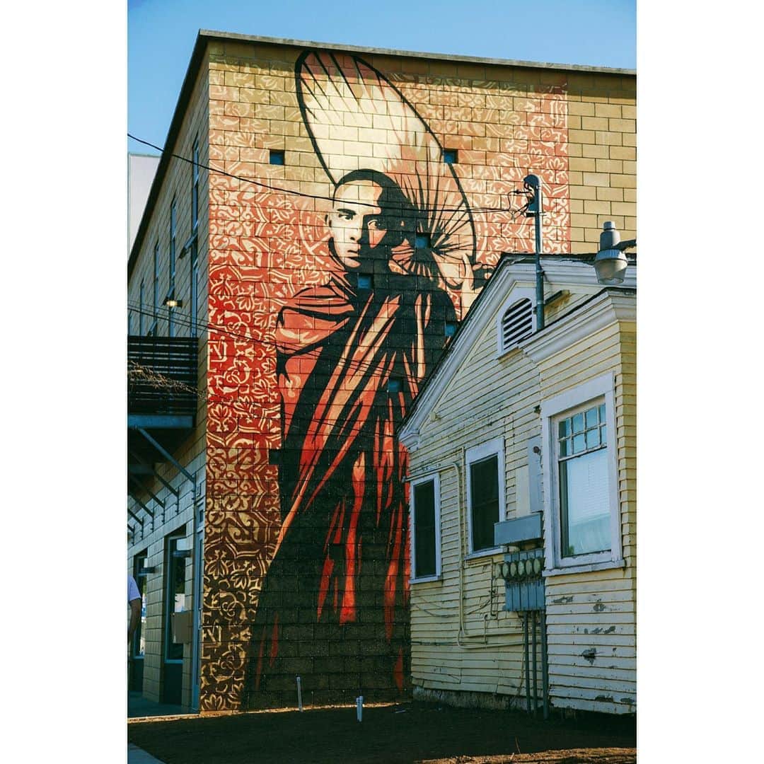 Shepard Faireyのインスタグラム：「The crew and I went down to San Diego in 2010 to work on some murals and attend the "Viva La Revolucion" show at the Museum of Contemporary Art San Diego. I painted the Burmese Monk at 30 feet high with my team, and we also did a huge mural on 5th in Hillcrest, and a couple stenciled large icons around SD. It was a nice way to return to San Diego after dealing with a fair amount of police harassment when I lived there from '96-'01. Almost all the artists in the show did outdoor works, which was a big deal for the very clean and conservative city of San Diego. Of course, the younger crowd, which the city seemed to ignore at the time, was enthusiastically supportive and showed up to the museum opening in record numbers. Hopefully, the city recognized the positive impact a show like this made upon the creative community and community at large—photos by Geoff Hargadon. -Shepard  #throwback #tbt #sandiego #obey #obeygiant #shepardfairey」