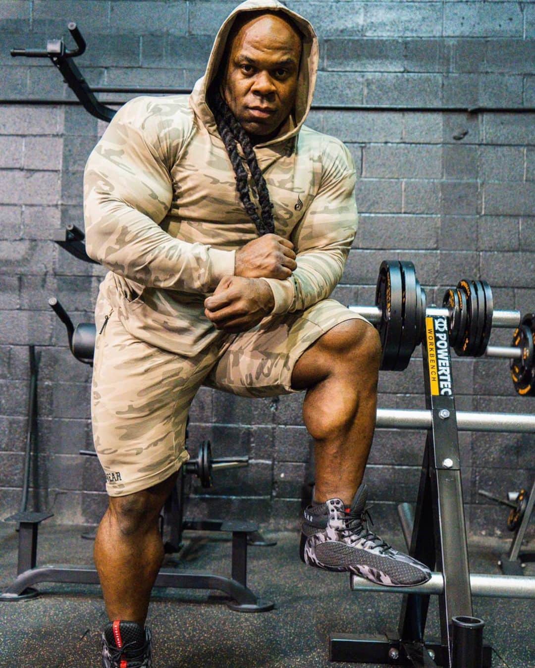 カイ・グリーンのインスタグラム：「🔥YOU ROCKIN THIS FIT?! Remember from this day forward you are in charge. You are in control. You don't need anybody but yourself to accomplish your wildest dreams. Set the tone and go rogue in @Ryderwear latest D-Mak shoe, featuring a black camo print.  Rogue is the ultimate hardcore training shoe, created for your hardcore heavy, bar-bending lifts. The thin, flat rubber sole offers a barefoot feel while still providing maximum grip and stability, while the classic high top design gives you unrivalled stability and ankle support.  These lightweight lifting shoes are the bodybuilders footwear of choice, made to give you the confidence to push your limits and smash your personal bests.  🔺Click The Link in Bio ⚫️SAVE 10% Use Code: KAI10 🔴Web: ryderwear.com/kai」