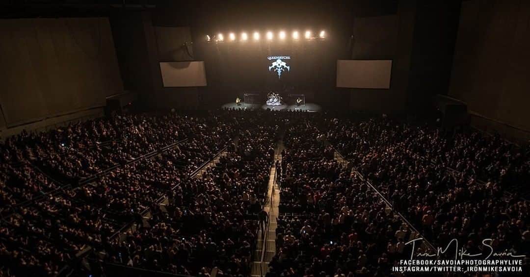 Queensrycheさんのインスタグラム写真 - (QueensrycheInstagram)「#fbf - We miss seeing everyone at a live show!! Here we are at Comerica Theatre in Phoenix Arizona 2018 (photo credit @savoiaphotographylive) #queensryche #flashbackfriday #theryche #remembering #memories #goodtimes #rychersrule #wemissourrychers #wecantwaitfor2021 #arizona #wemisstouring」10月31日 7時15分 - queensrycheofficial