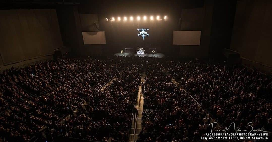 Queensrycheさんのインスタグラム写真 - (QueensrycheInstagram)「#fbf - We miss seeing everyone at a live show!! Here we are at Comerica Theatre in Phoenix Arizona 2018 (photo credit @savoiaphotographylive) #queensryche #flashbackfriday #theryche #remembering #memories #goodtimes #rychersrule #wemissourrychers #wecantwaitfor2021 #arizona #wemisstouring」10月31日 7時15分 - queensrycheofficial