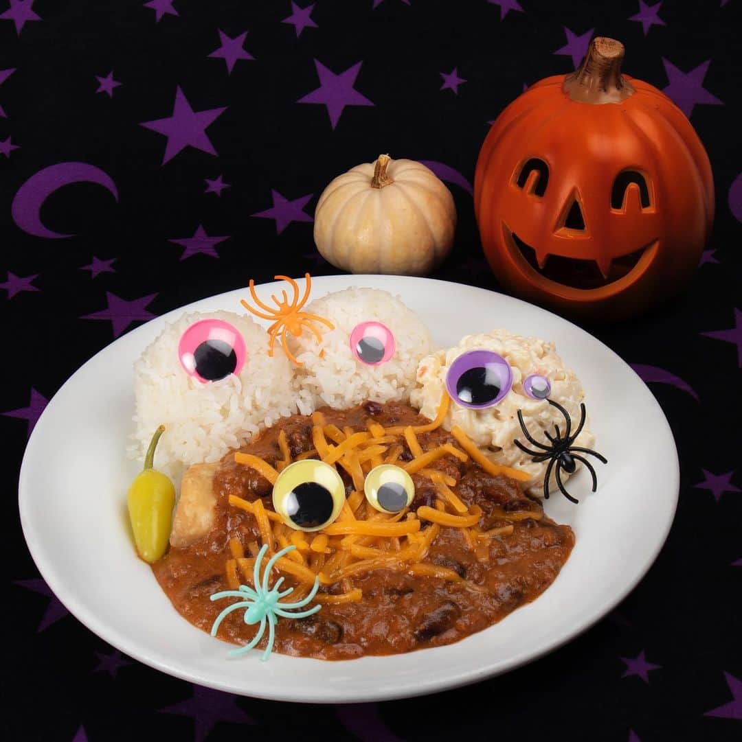 のインスタグラム：「Since this year Halloween may look different from past years, we wanted to offer you something “spooktacular” tomorrow. The Chili Boorrito will rise from the grave on Oct. 31! As an alternative to handing out candy, we’re offering a Halloween Coupon Sheet for $6 on Oahu and $6.50 on Neighbor Islands and will have the following coupons: FREE regular saimin FREE French Fries FREE Milk or small soft drink FREE Malasada (sugar) Halloween Coupon Sheet will only be redeemable at the fast food counter only. Coupons valid through Nov. 30, 2020.」