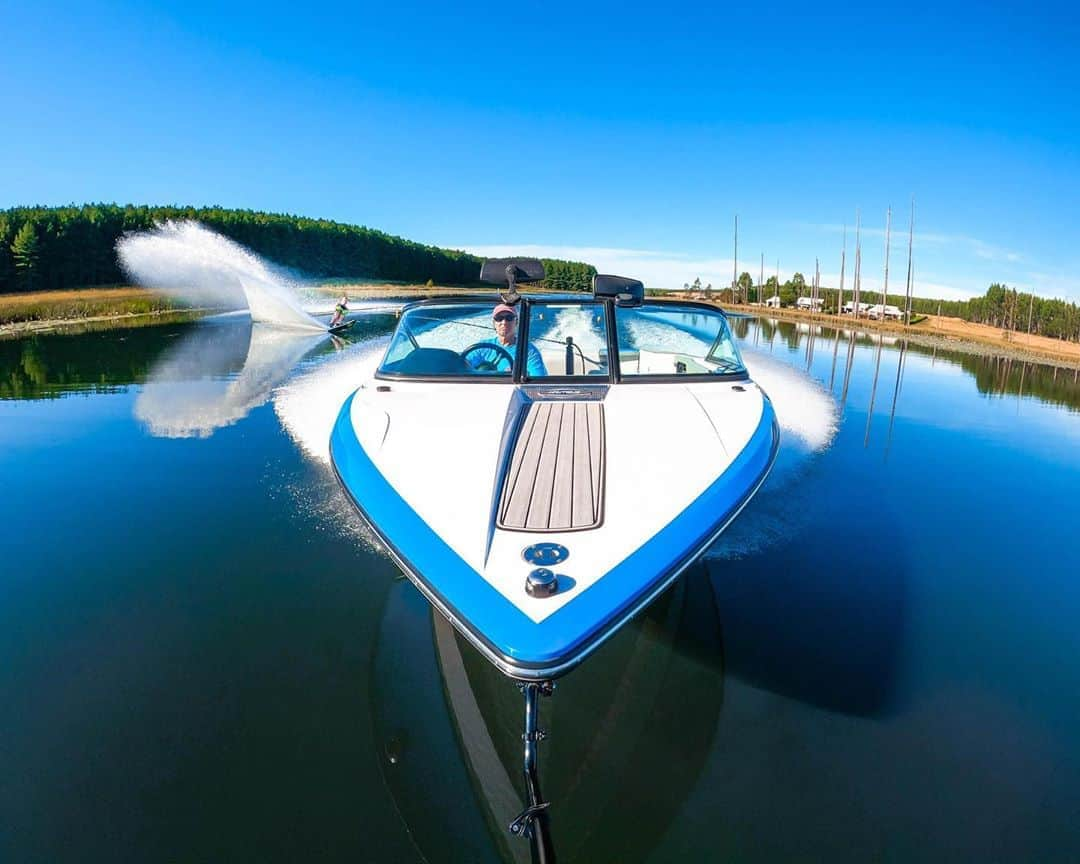 goproさんのインスタグラム写真 - (goproInstagram)「Photo of the Day: Turn n' burn 🚤 🌊 @skitrav ⠀⠀⠀⠀⠀⠀⠀⠀⠀ @GoProZA #GoProZA #GoPro #WaterSki #Reflection」10月31日 5時56分 - gopro