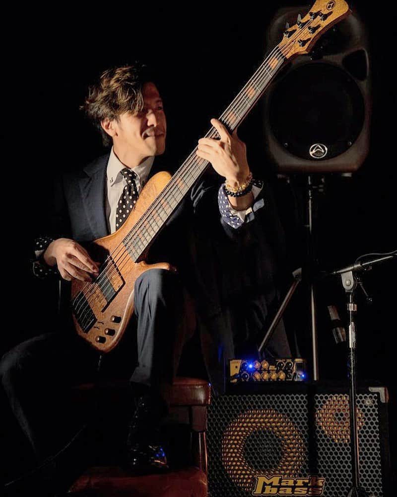 森田悠介のインスタグラム：「A man with the bass and suits and ties. Markbass artist @markbassamps Adamovic basses artist @adamovicbasses  Yusuke Morita photo: Toshiharu Kawajiri #bass #bassplayer #bassist #bajo #bajista #adamovic #markbass @bassplayeruniverse @bassplayunited @basstheworld  #flamenco #music #concert #musicianlife  #composer #arranger #producer #suits #suitstyle #suitsandties  #gaetanoaloisio #valentinogaravani  #hiromichinakano #ootd @gaetanoaloisioofficial #セットアップ #スーツ」