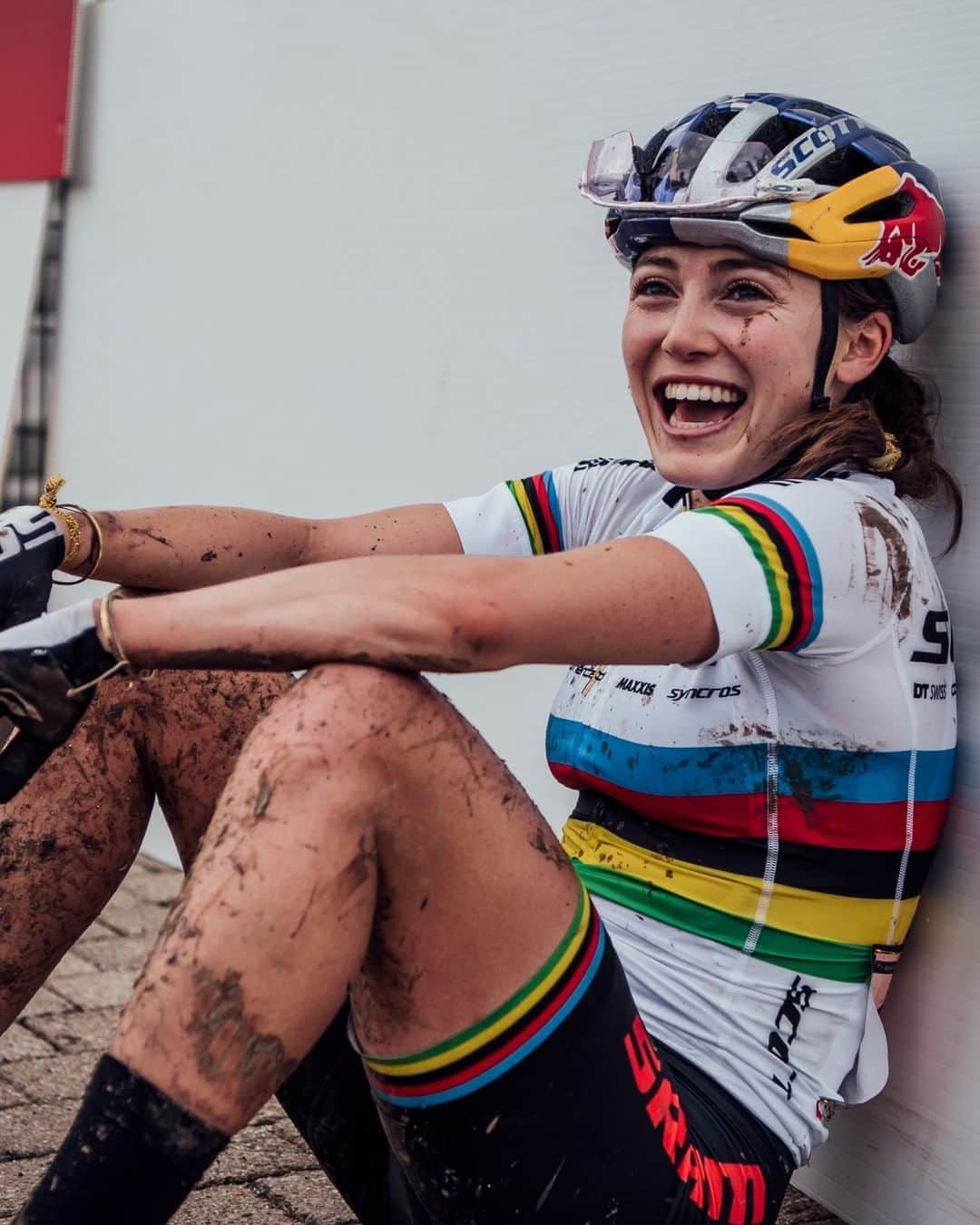 レッドブルのインスタグラム：「train✍️as✍️hard✍️as✍️ @kateplusfate ✍️to✍️achieve✍️ultimate✍️fitness   #redbull #givesyouwiiings #training #workout #fitness #fitspo」