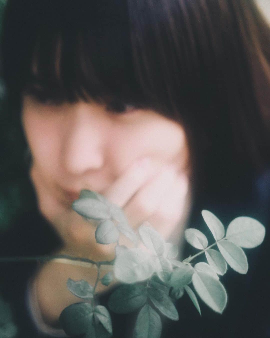 キクチユウジのインスタグラム：「photo:313_film . . . . #キクチユウジ #ユニクロ #uniqlo #プチプラ #プチプラコーデ #ユニクロコーデ #ユニクロ購入品 #ユニクロユー #uniqlou #シンプルコーデ #デニムワークジャケット #デニム #denim #デニムコーデ #秋 #新作 #秋コーデ #春コーデメンズ #秋コーデメンズ #メンズメイク #透明感 クおすすめ #サロンモデル #被写体モデル #メンズマッシュ #メンズマッシュショート #マッシュショート #ボブ  #マッシュボブ #アッシュカラー #透明感」