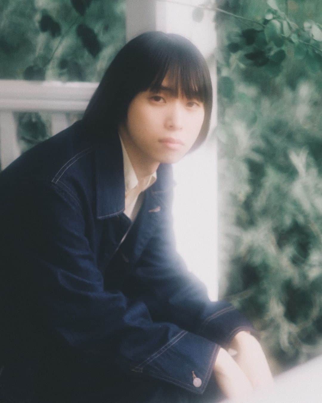 キクチユウジのインスタグラム：「photo:313_film . . . . #キクチユウジ #ユニクロ #uniqlo #プチプラ #プチプラコーデ #ユニクロコーデ #ユニクロ購入品 #ユニクロユー #uniqlou #シンプルコーデ #デニムワークジャケット #デニム #denim #デニムコーデ #秋 #新作 #秋コーデ #春コーデメンズ #秋コーデメンズ #メンズメイク #透明感 クおすすめ #サロンモデル #被写体モデル #メンズマッシュ #メンズマッシュショート #マッシュショート #ボブ  #マッシュボブ #アッシュカラー #透明感」
