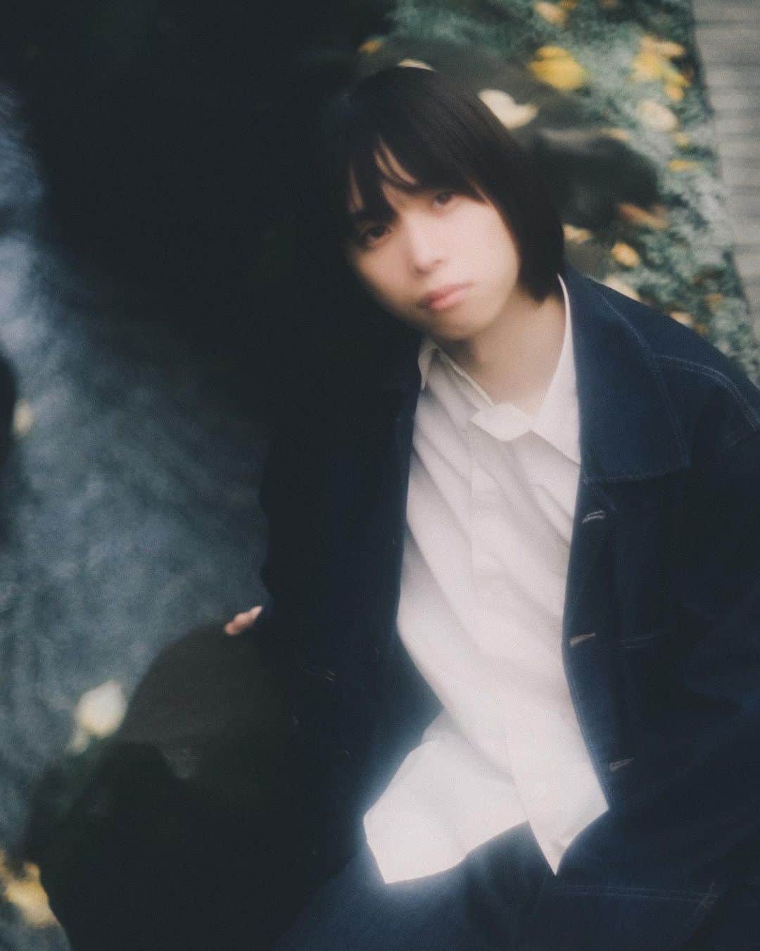 キクチユウジのインスタグラム：「photo:313_film . . . . #キクチユウジ #ユニクロ #uniqlo #プチプラ #プチプラコーデ #ユニクロコーデ #ユニクロ購入品 #ユニクロユー #uniqlou #シンプルコーデ #デニムワークジャケット #デニム #denim #デニムコーデ #秋 #新作 #秋コーデ #春コーデメンズ #秋コーデメンズ #メンズメイク #透明感 クおすすめ #サロンモデル #被写体モデル #メンズマッシュ #メンズマッシュショート #マッシュショート #ボブ  #マッシュボブ #アッシュカラー #透明感」