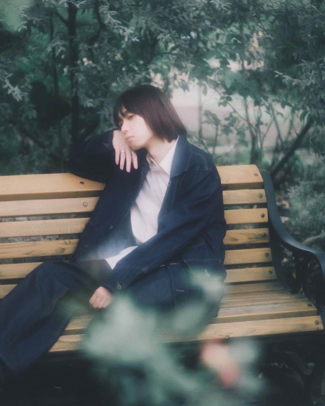 キクチユウジのインスタグラム：「photo:313_film . . . . #キクチユウジ #ユニクロ #uniqlo #プチプラ #プチプラコーデ #ユニクロコーデ #ユニクロ購入品 #ユニクロユー #uniqlou #シンプルコーデ #デニムワークジャケット #デニム #denim #デニムコーデ #秋 #新作 #秋コーデ #春コーデメンズ #秋コーデメンズ #メンズメイク #透明感 クおすすめ #サロンモデル #被写体モデル #メンズマッシュ #メンズマッシュショート #マッシュショート #ボブ  #マッシュボブ #アッシュカラー #透明感」