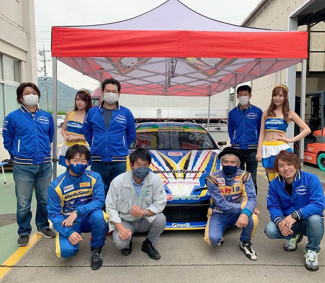 葵井えりかのインスタグラム：「今日は岡山戦🏁 先日、浅野レーシングをスポンサーしていただいてる、岡山県の新興工業株式会社様に行ってまいりました✨ .  フロントバンパーとドアの所にステッカーがあるよ🖕自動車部品の生産や自動車技術の開発をされている企業さんです✨ . とても素敵な時間をありがとうございました🙏✨ みんなのお仕事が1つになって、レースができるんだって実感する日々です(〃ω〃) 今日は決勝レースです🏁みんなの頑張りが通じますように🙏 . #S耐#浅野レーシングサービス #新興工業株式会社  #岡山国際サーキット #racequeen」