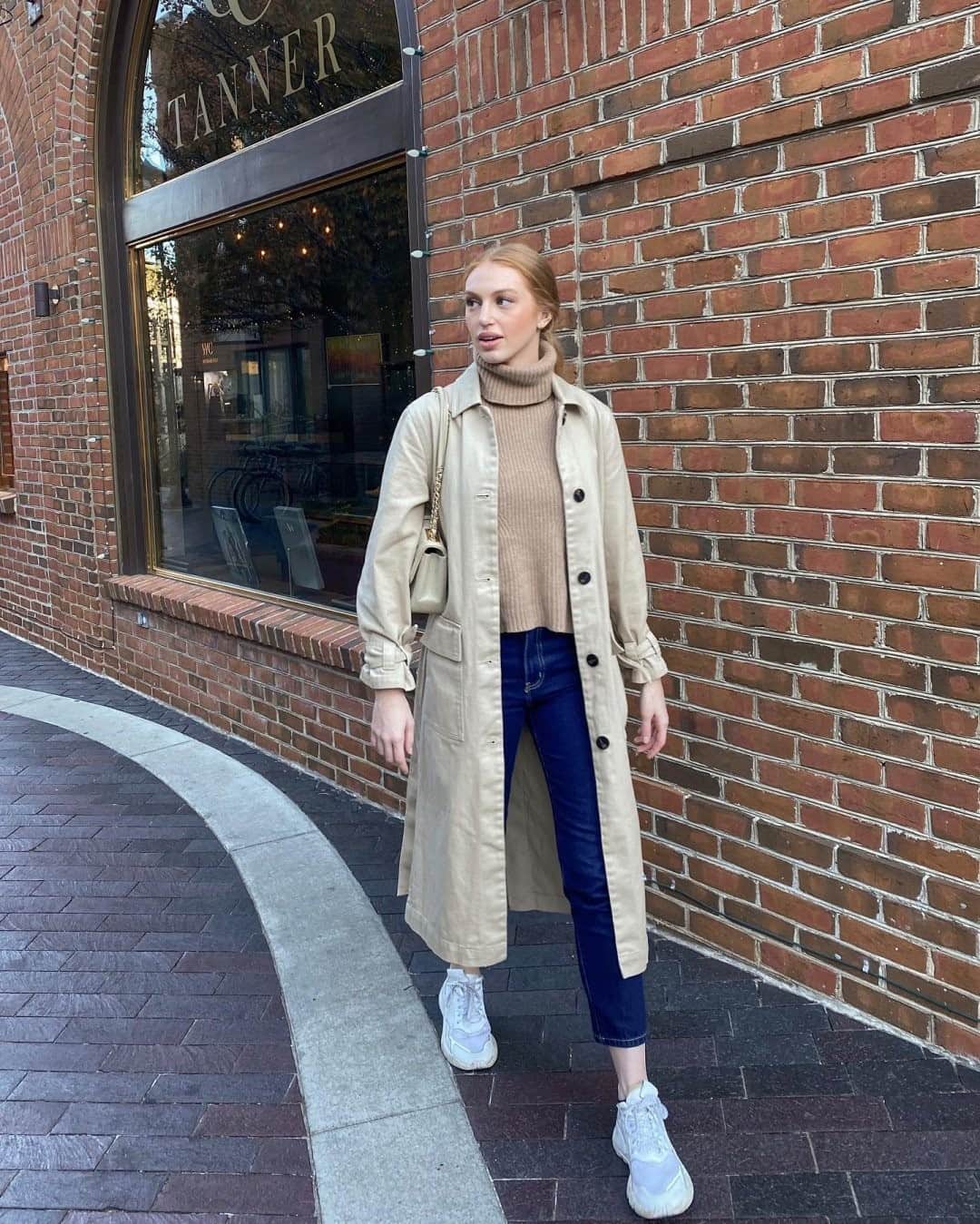 カレントエリオットのインスタグラム：「walking into the weekend like… cc: @kassidifoy #tgif #streetstyle #currentelliott #currentelliottdenim」
