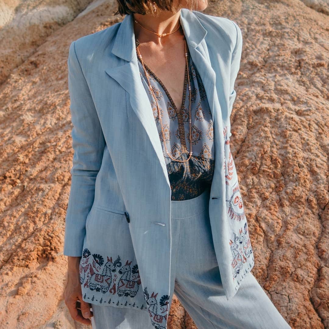 ミーガンパークのインスタグラム：「Relaxed suit styling // the stunning @gypsyfind wears our new soft washed Denim Flare Pants, embroidered Selina Denim Blazer and the Melike Silk Blouse. Find these in store & online now x」