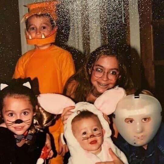 ビリー・レイ・サイラスのインスタグラム：「#FBF Happy Halloween weekend! @mileycyrus @braisonccyrus @noahcyrus @brandicyrus @tracecyrus」