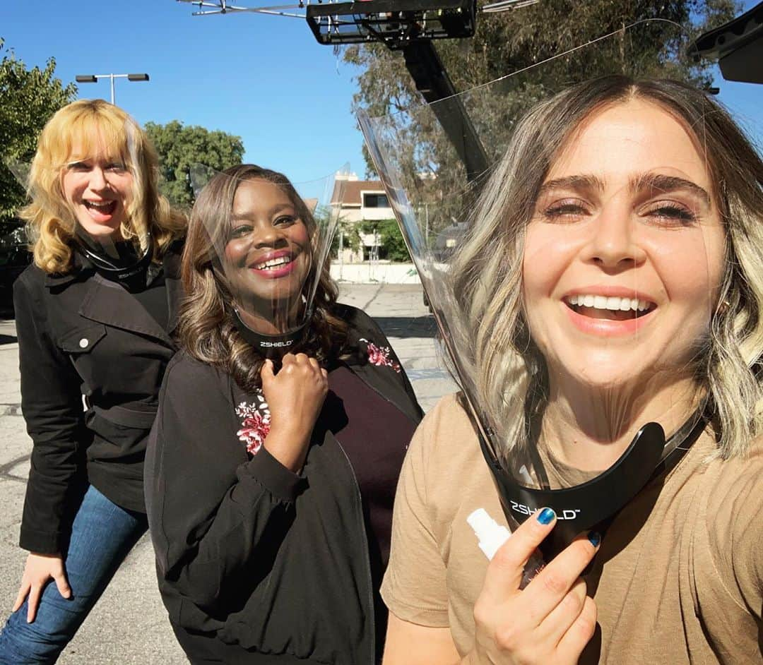 メイ・ホイットマンのインスタグラム：「guess who’s back back again ladies back tel ur friends 🎶   #goodgirlsseason4  #safetyfirst #luvmyfriends😭 #vote」