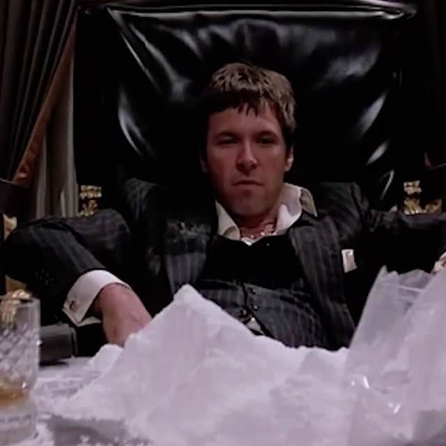 ティモシー・サイクスのインスタグラム：「Happpppy Halloween weekend, I hope you have a good one, but remember to stay safe too! Whatcha think of my Halloween costume? 😃 #happyhalloween #scarface #aljewpino #tonyjewtana」