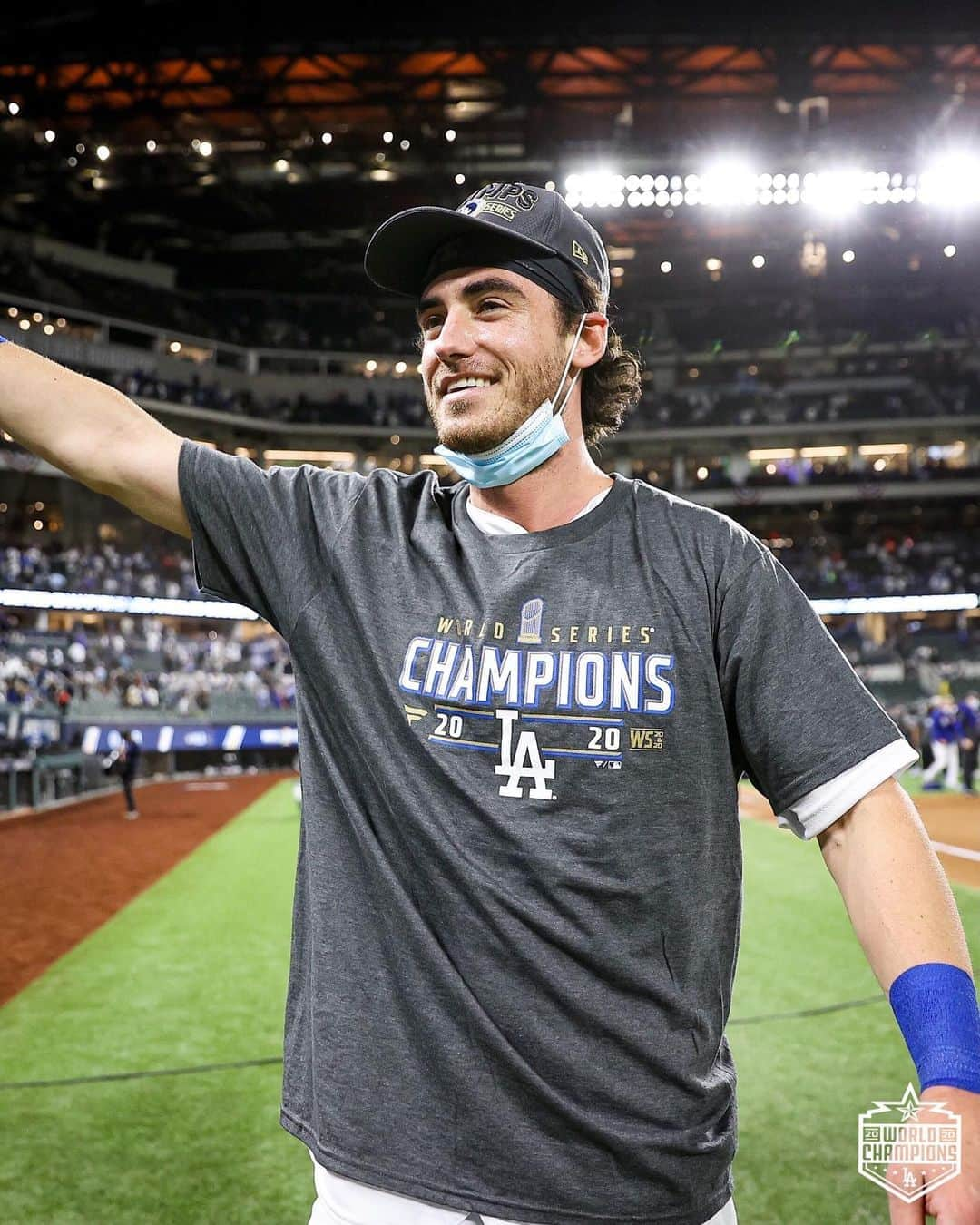 Los Angeles Dodgersさんのインスタグラム写真 - (Los Angeles DodgersInstagram)「That Champ feeling.」10月31日 6時45分 - dodgers