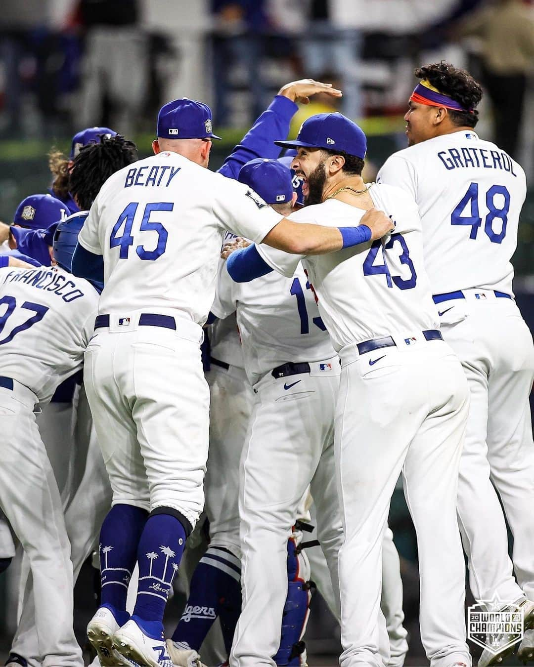 Los Angeles Dodgersさんのインスタグラム写真 - (Los Angeles DodgersInstagram)「That Champ feeling.」10月31日 6時45分 - dodgers