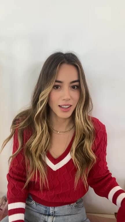 クロエ・ベネットのインスタグラム：「Watch me slightly fan girl and also talk all things voting with one of the most badass women, a real life superhero. EDIT: skip two minutes to see the actual conversation and not me just fail at technology」