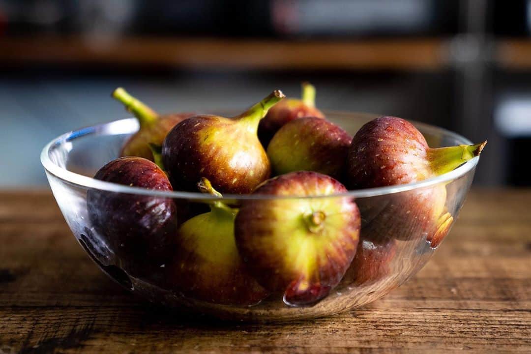 のインスタグラム：「I'm currently working on a video. What I made is a cake with figs. Please be patient for a moment.  #fig #いちじく #イチジク #fruit」